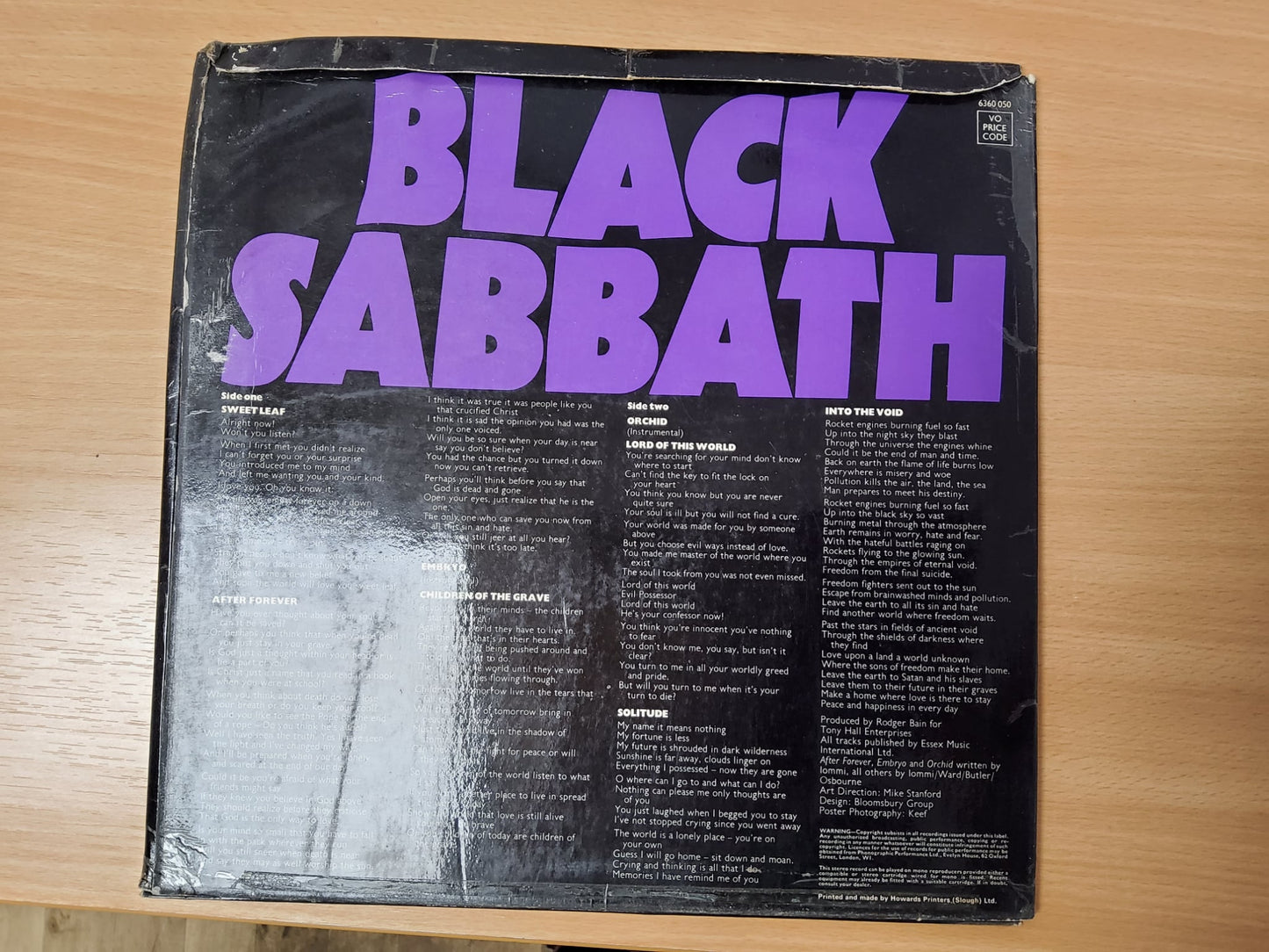 Black Sabbath. Master Of Reality ( Embossed Box Sleeve • 'Vertigo Swirl' labels [inverted black / white on Side B ) G+ Sleeve Worn ( Photos )