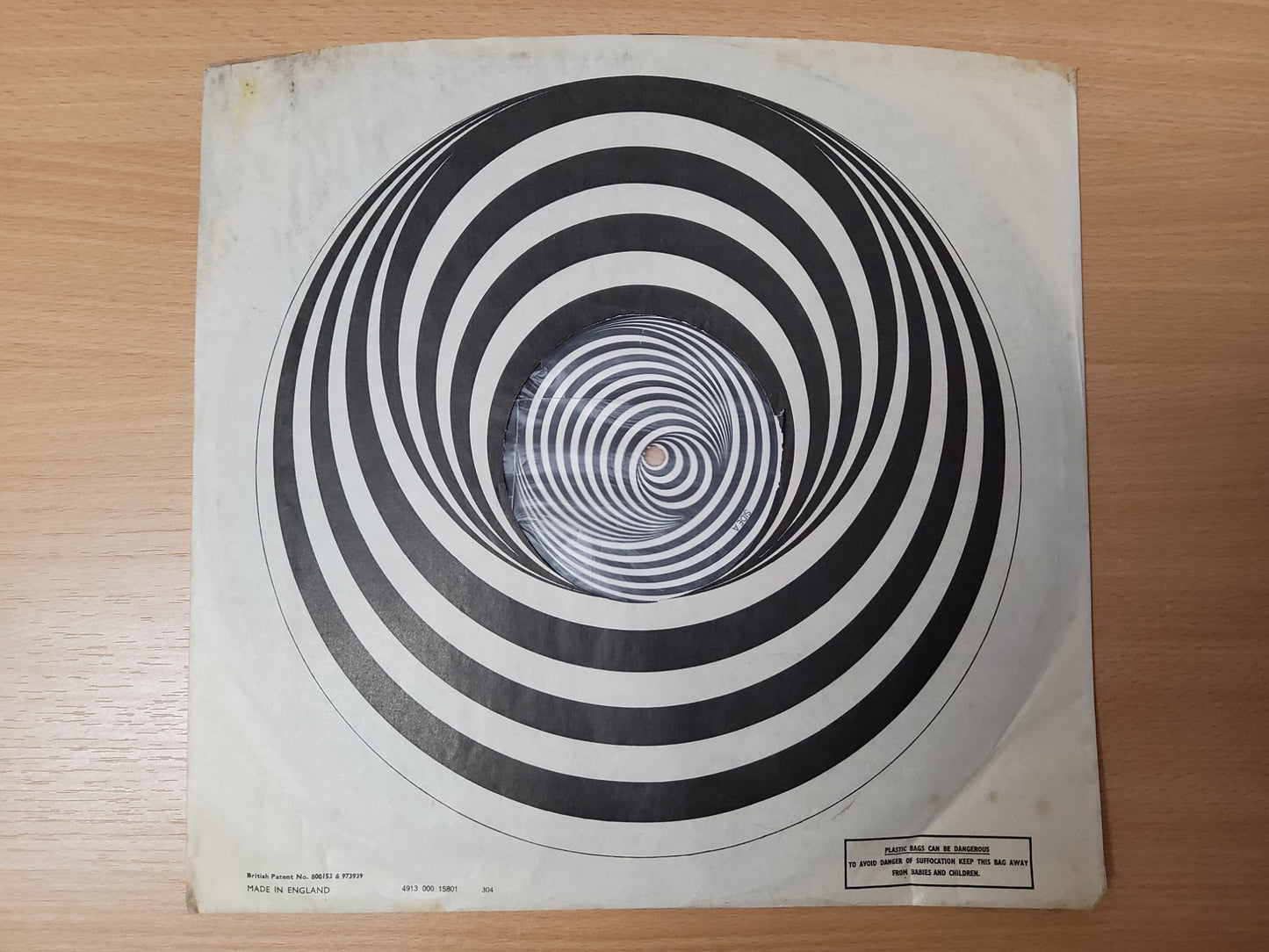 Black Sabbath. Master Of Reality ( Embossed Box Sleeve • 'Vertigo Swirl' labels [inverted black / white on Side B ) G+ Sleeve Worn ( Photos )