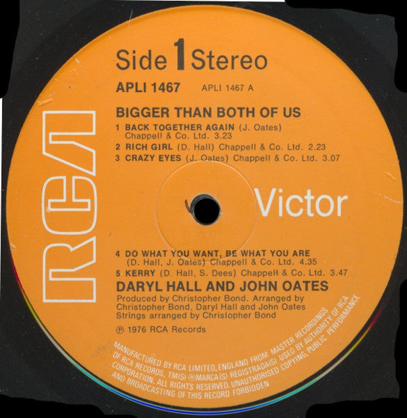 Daryl Hall & John Oates.  Bigger Than Both Of Us VG+VG